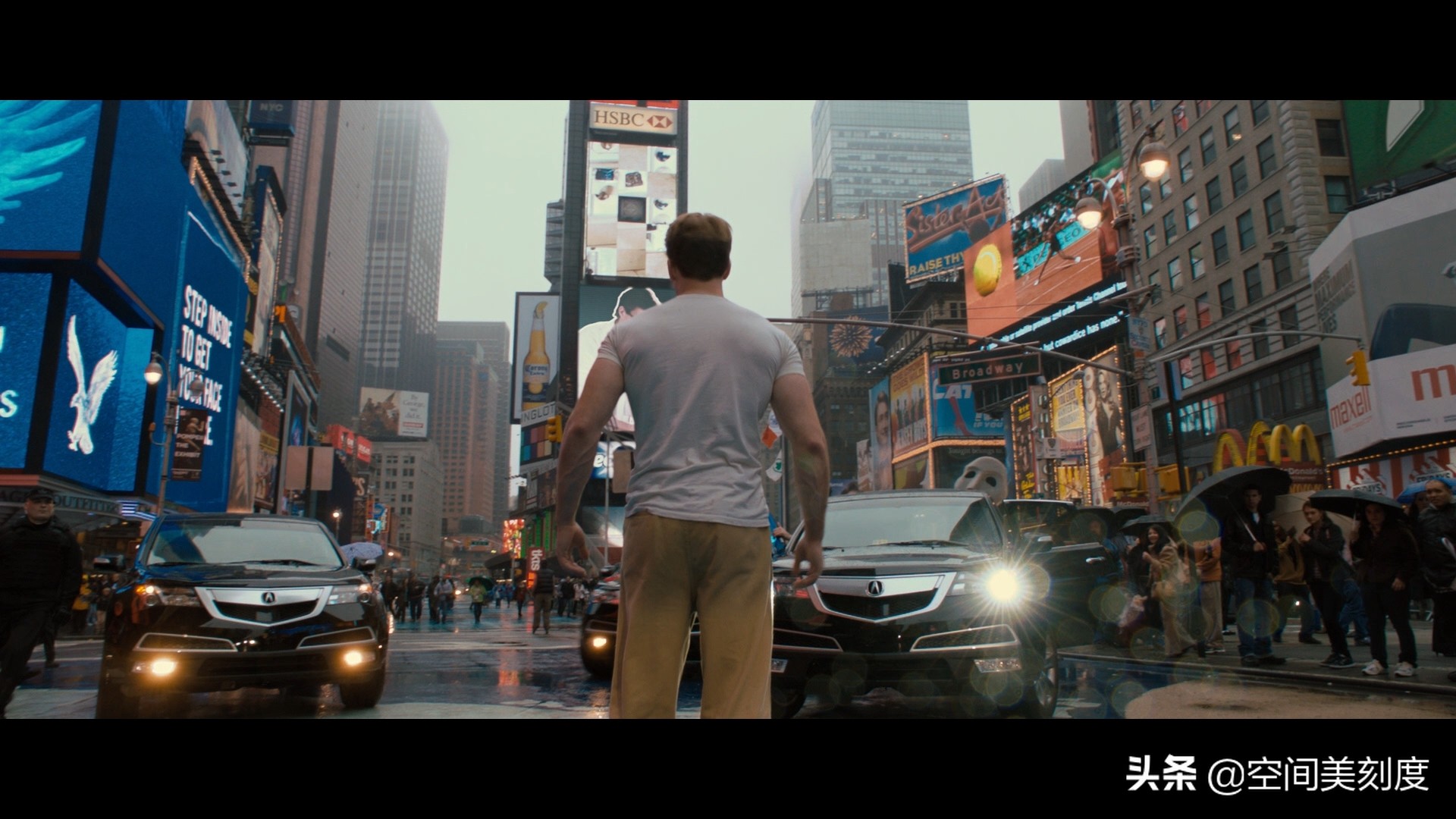 为何企业喜欢扎堆到美国时代广场打中文广告？还有微商和流量明星