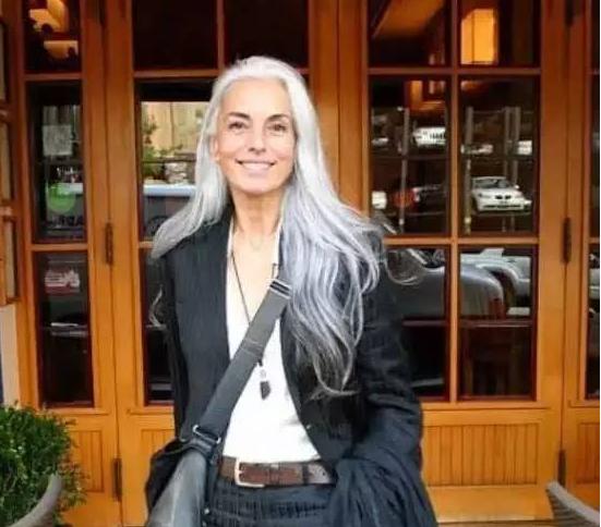 逆龄抗衰从瑜伽开始,40岁抗衰老的瑜伽