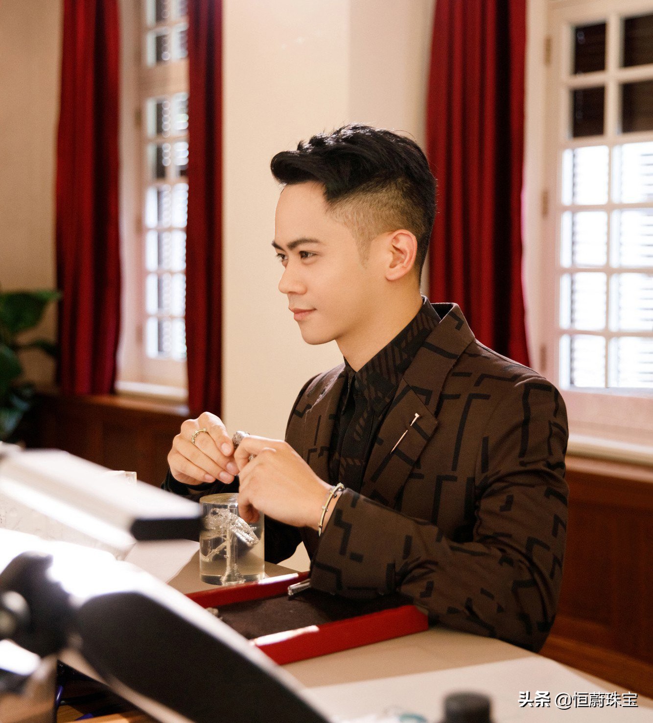 时尚饰品卡地亚手镯,卡地亚奢侈手镯