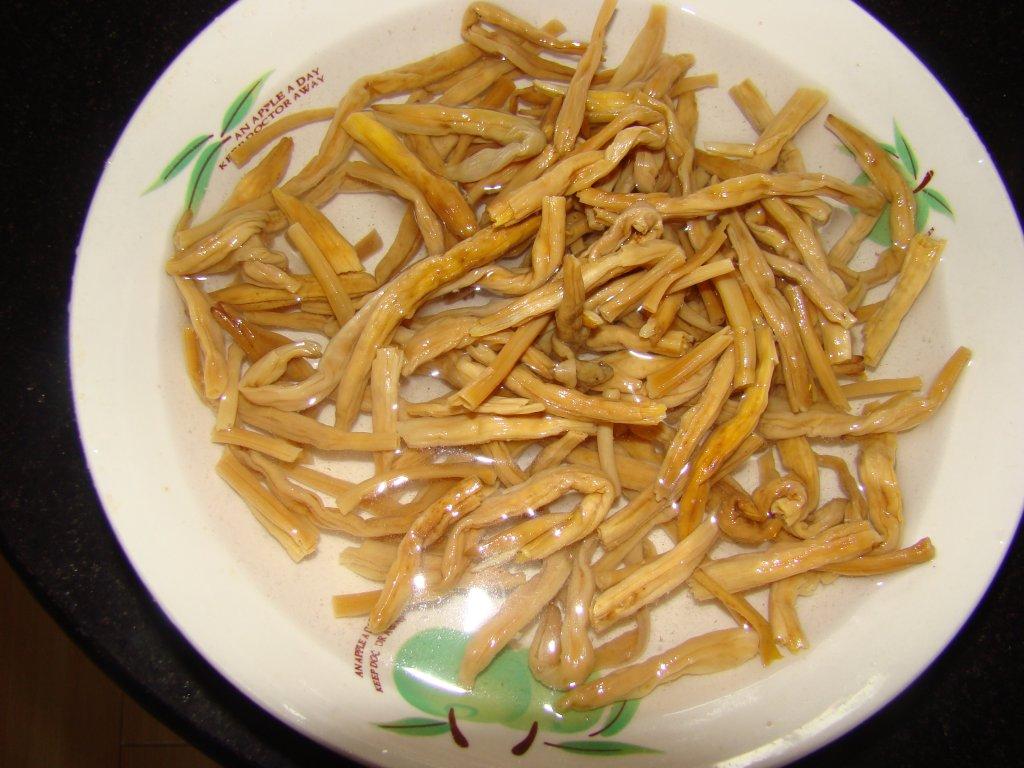 教你色香味俱佳的黄花菜鸡蛋肉丝汤，营养解馋超好吃，快来学一下