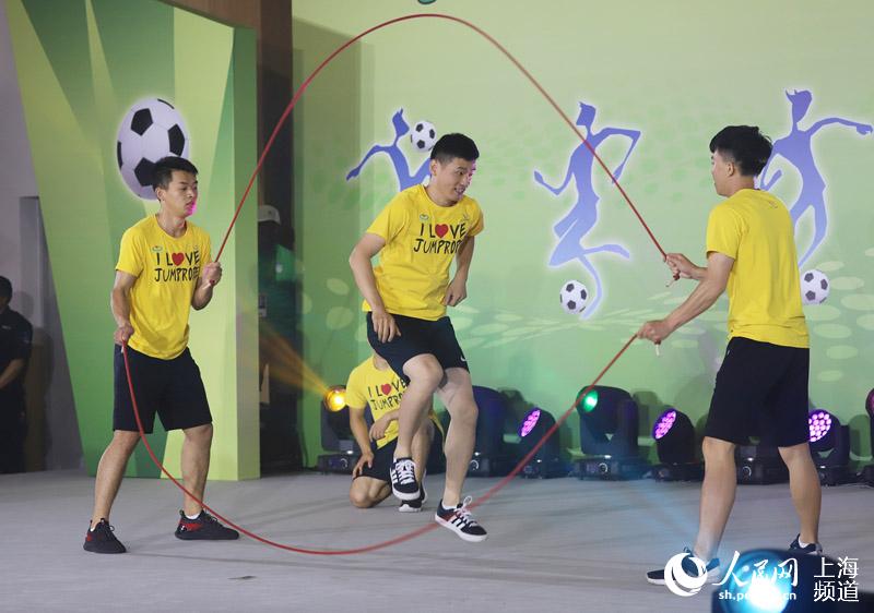 校园足球队出征视频,青少年足球比赛世界杯