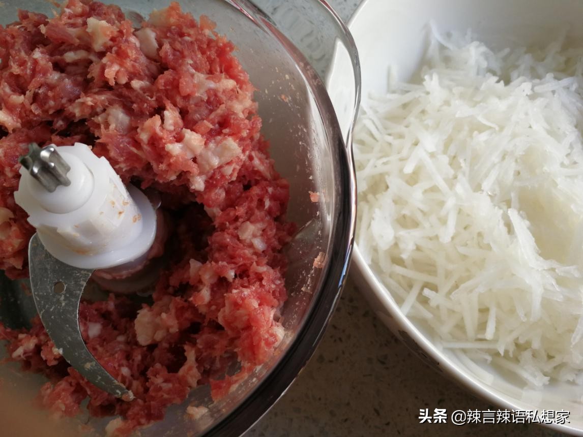 用这两招去除萝卜的冲辣味，包出的包子或饺子多汁又好吃