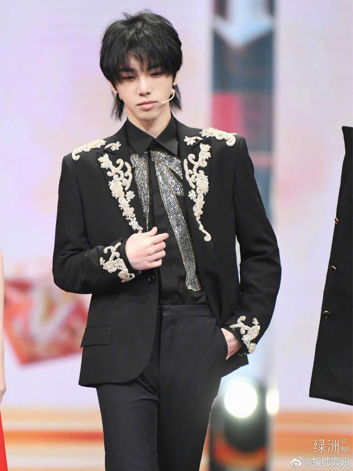 华晨宇又塌房?整容照片曝光,网友:就因为没续约?