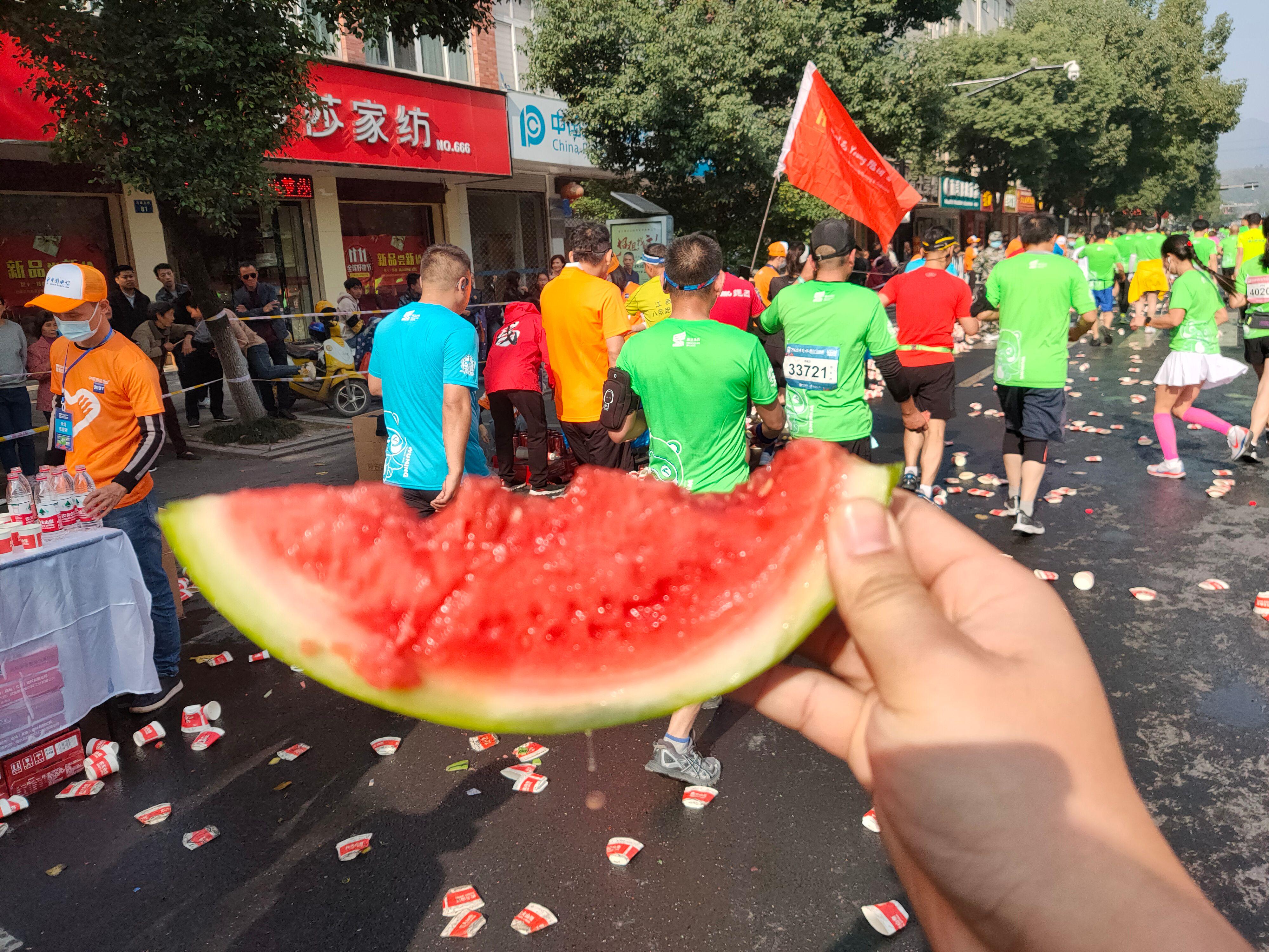 首个全马2022年超燃视频,横店马拉松2023全马颁奖直播