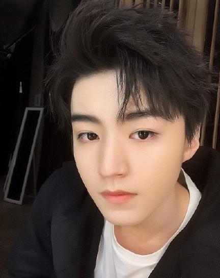 王俊凯打哈欠,王俊凯打哈欠的样子