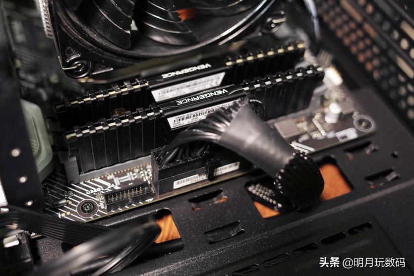 电脑无故重启是固态硬盘坏了吗,电脑无故重启是硬盘坏了么