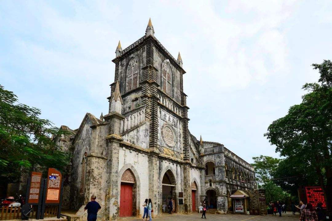 涠洲岛是最年轻的活火山,广西北海涠洲岛火山岩