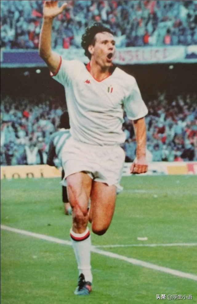 足球史上最全能支点中锋!他可以在中锋、前腰和边锋之间无缝衔接!