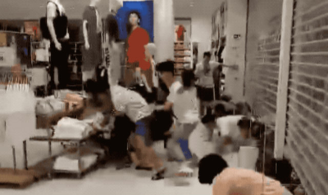 如何看待优衣库抢购现象,优衣库疯抢事件