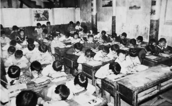 十年后当年的校园有什么变化,6070后童年学校生活的回忆