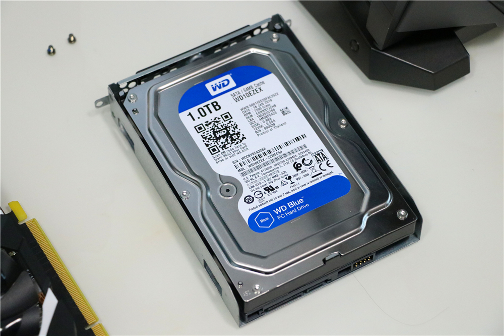 全套定制，吃鸡办公无所不能，微星宙斯盾3深度体验