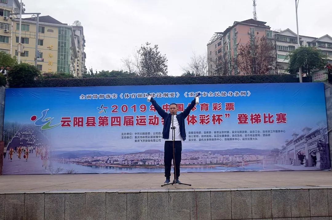 勇攀高峰的运动员,攀登山峰运动员