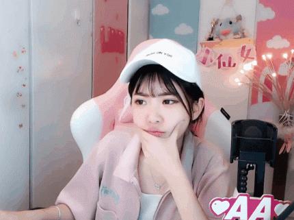 从杀马特“女仆”少女，到斗鱼一姐，她的手段太高明