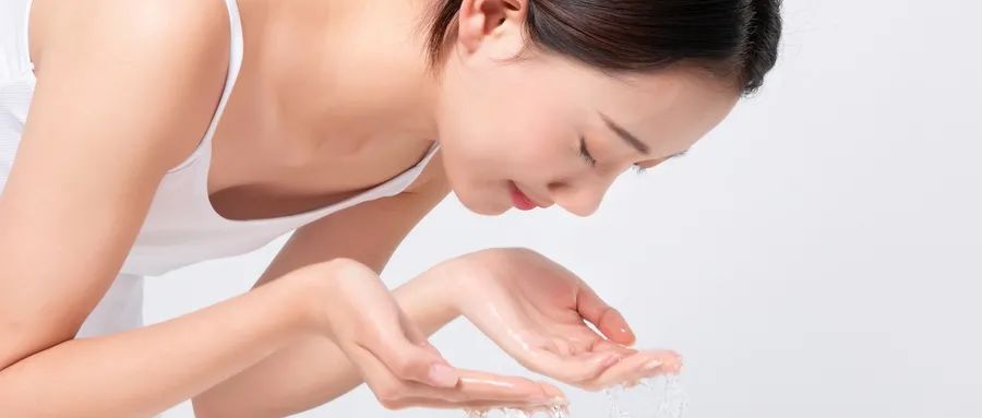 爱挤痘痘和黑头是什么病,为什么有些人喜欢挤黑头