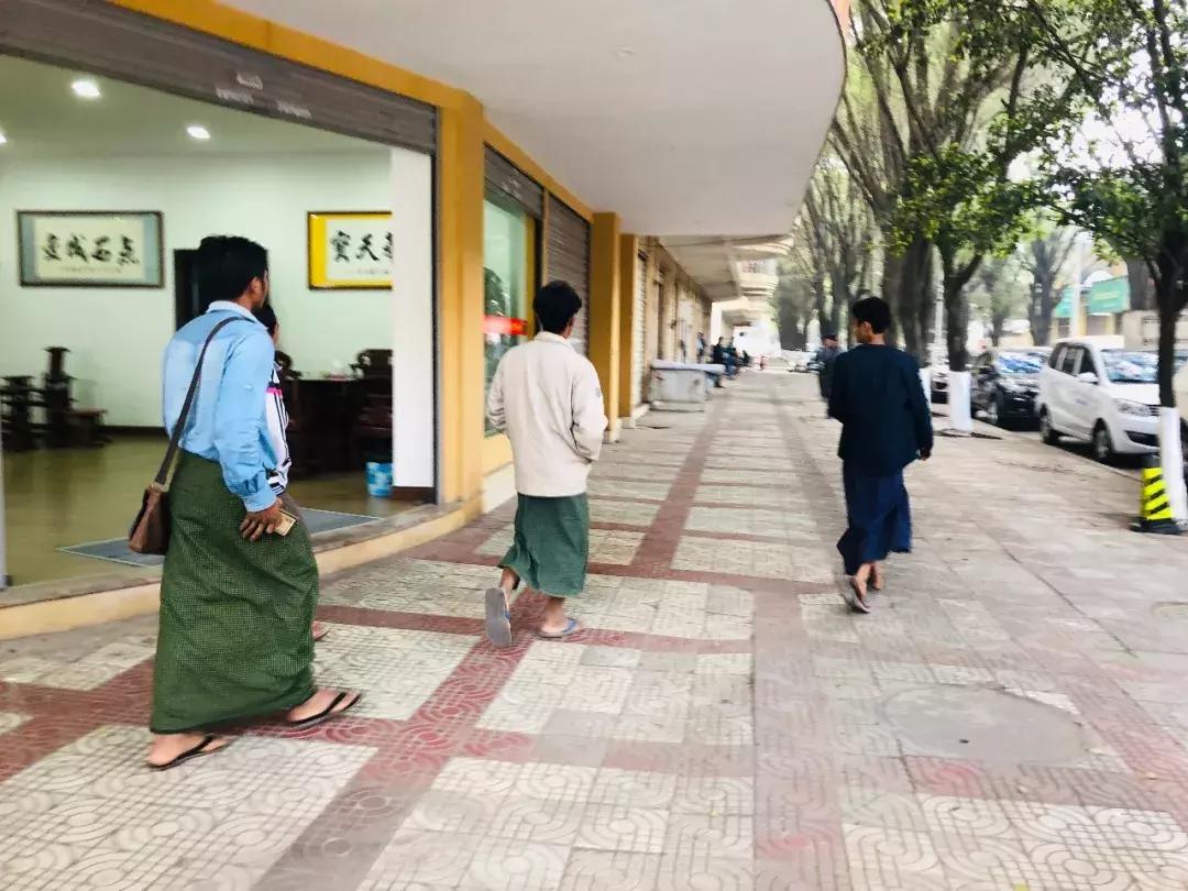 来姐告口岸体验一把非一般的跨境“网”商