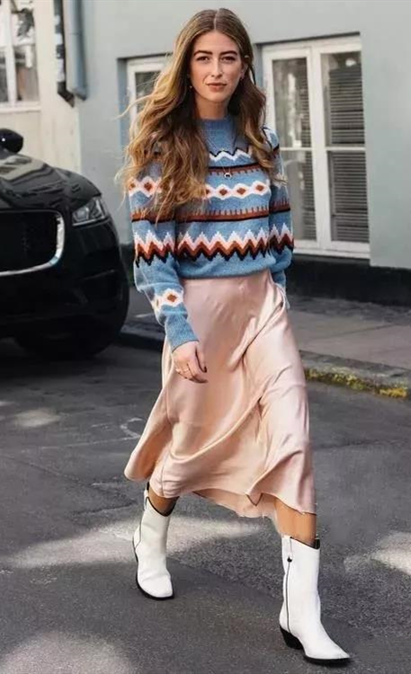 费尔岛毛衣特别适合英伦风的搭配,毛衣这样穿再普通的毛衣也时髦