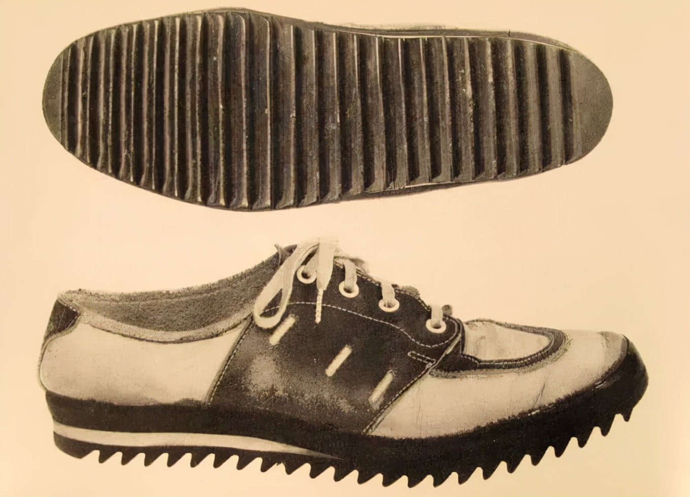 灰色运动鞋是什么梗,灰色运动鞋新百伦搭配