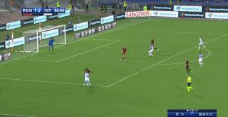 我有一个特别喜欢的老师,一个喜欢足球的体育老师