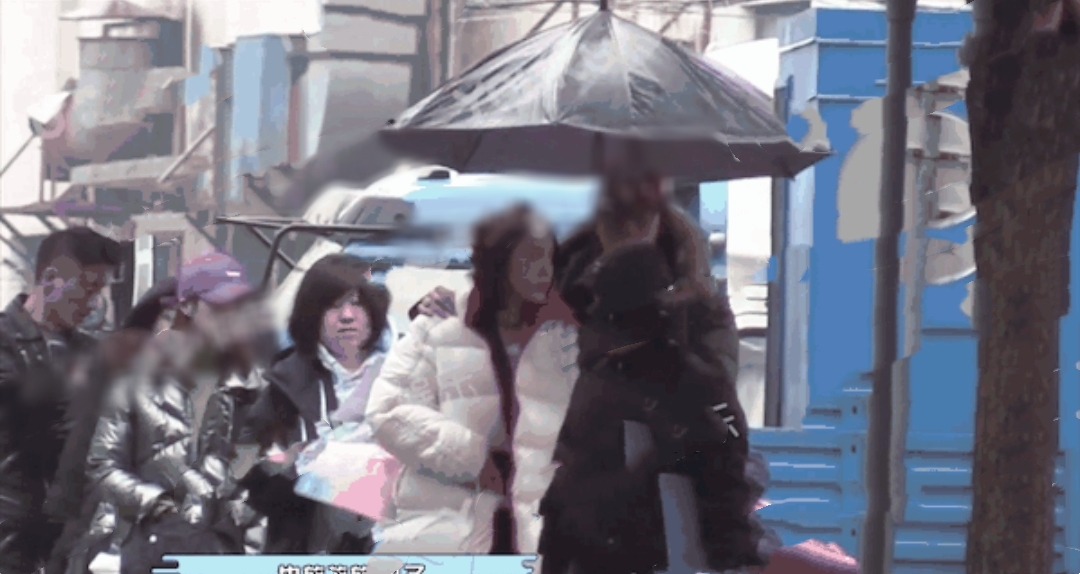 艾伦给陈乔恩飞吻,艾伦抱陈乔恩视频