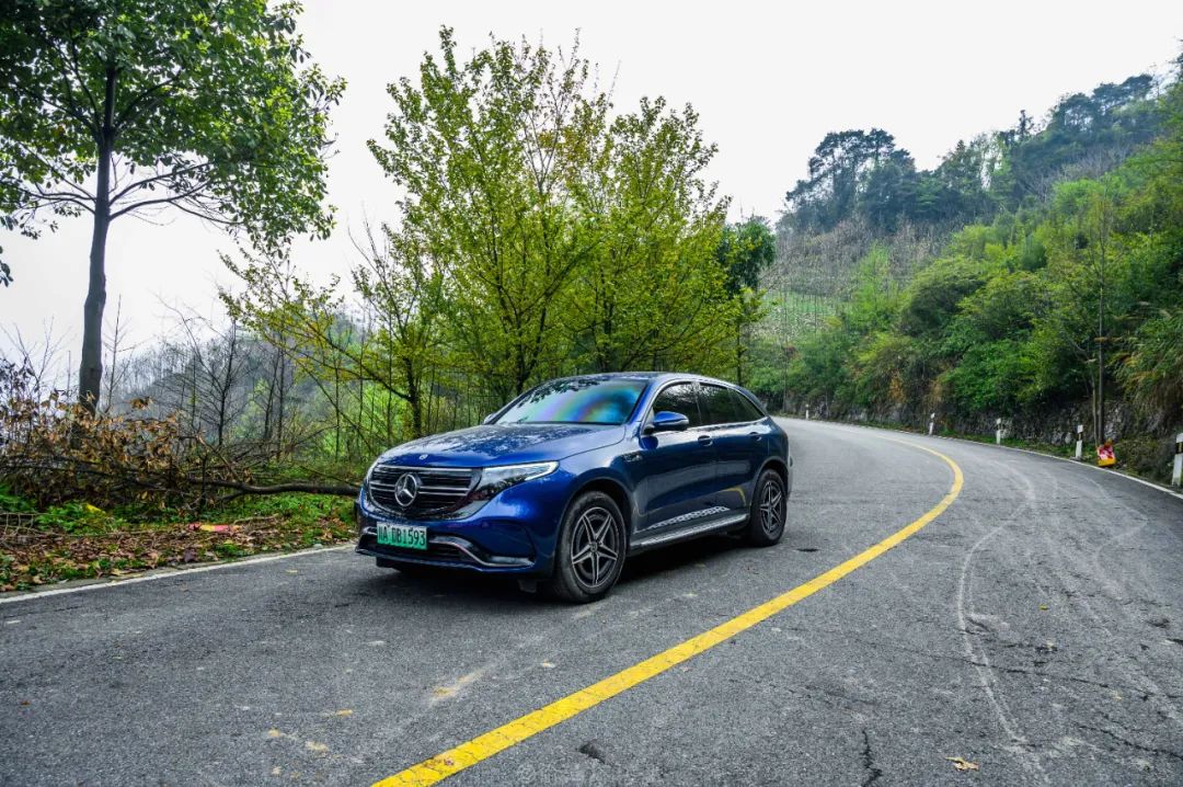 奔驰eqc400好还是350好,奔驰eqc400实际续航是多少