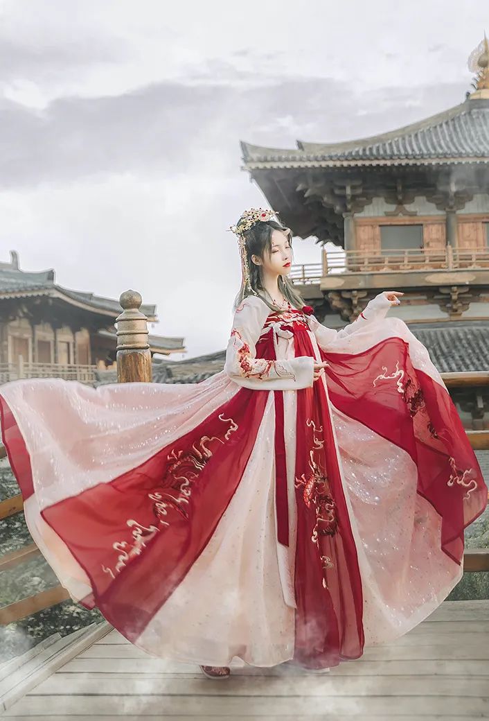 汉尚华莲汉服爆款,华莲红汉服