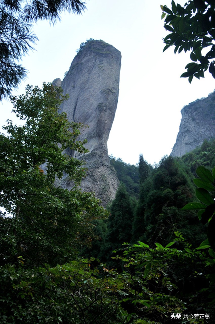 一座山可以用什么词来形容,形容一座山的风景词语