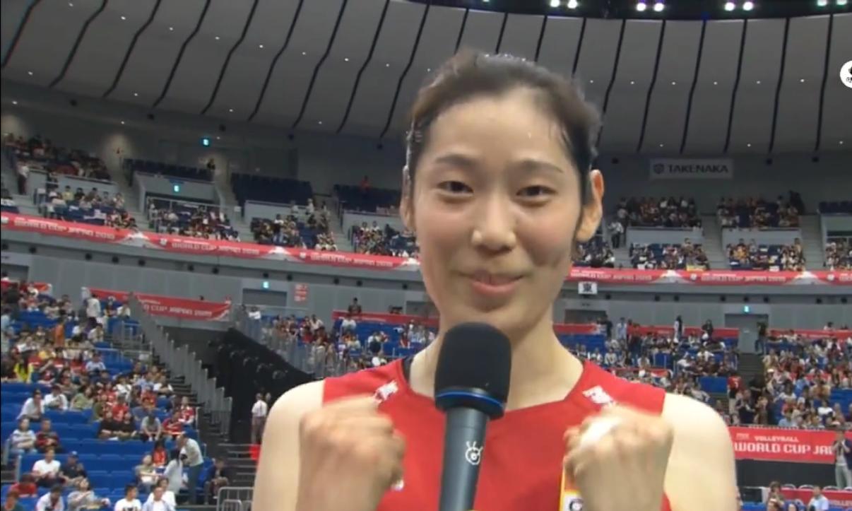 朱婷爆砍22分秀朱氏英语！流畅接受组委会英文采访还教记者说中文
