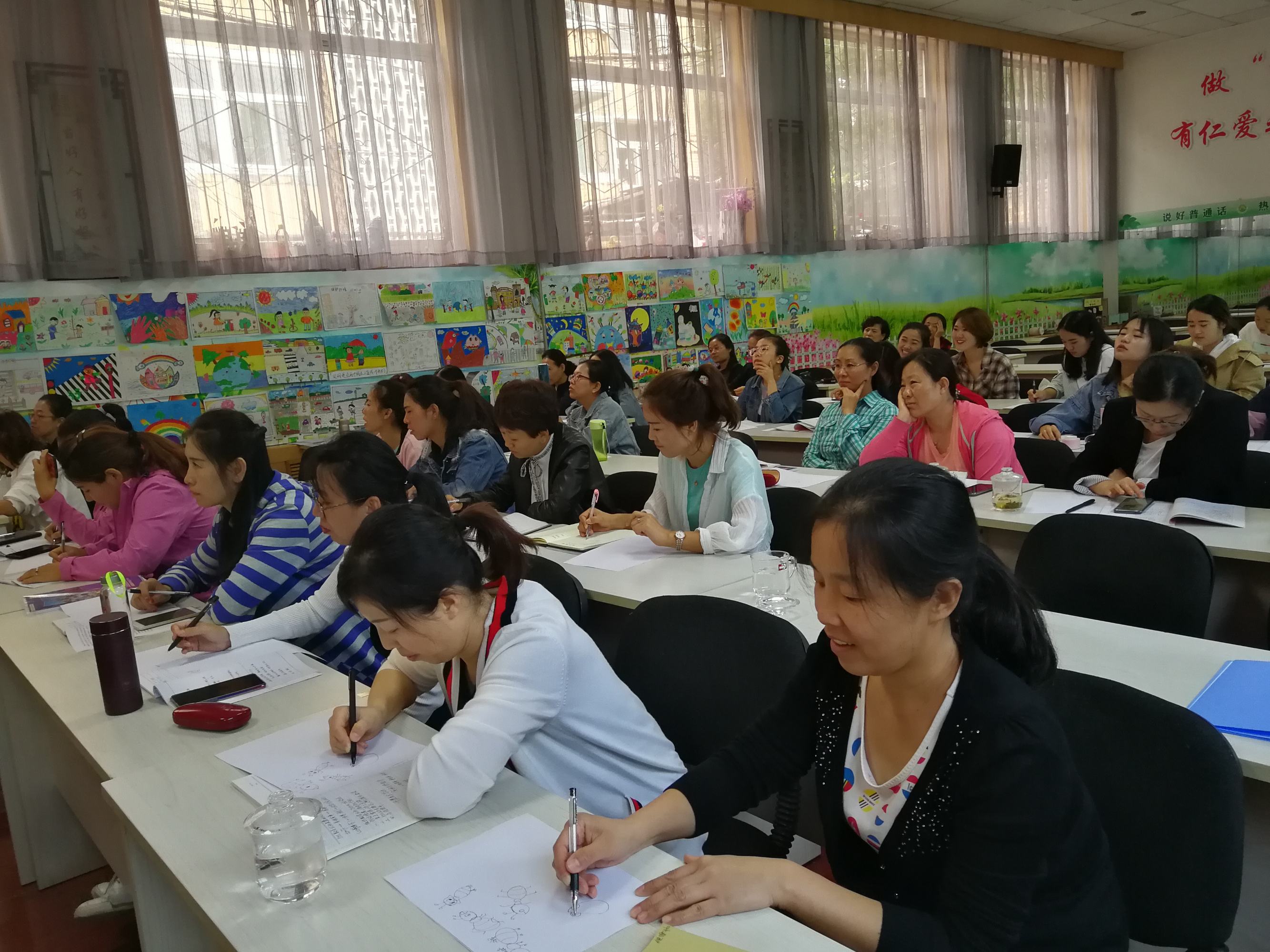 促进园本课程建设,幼儿园课程的园本化建设