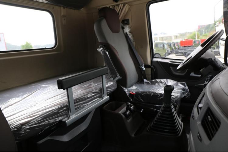 东风天龙国五9.6百公里油耗多少升,东风天龙旗舰520马力自动挡国五