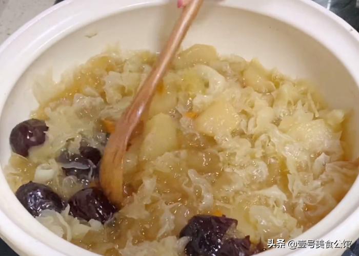 银耳雪梨羹快速出胶,雪梨银耳羹出胶的做法