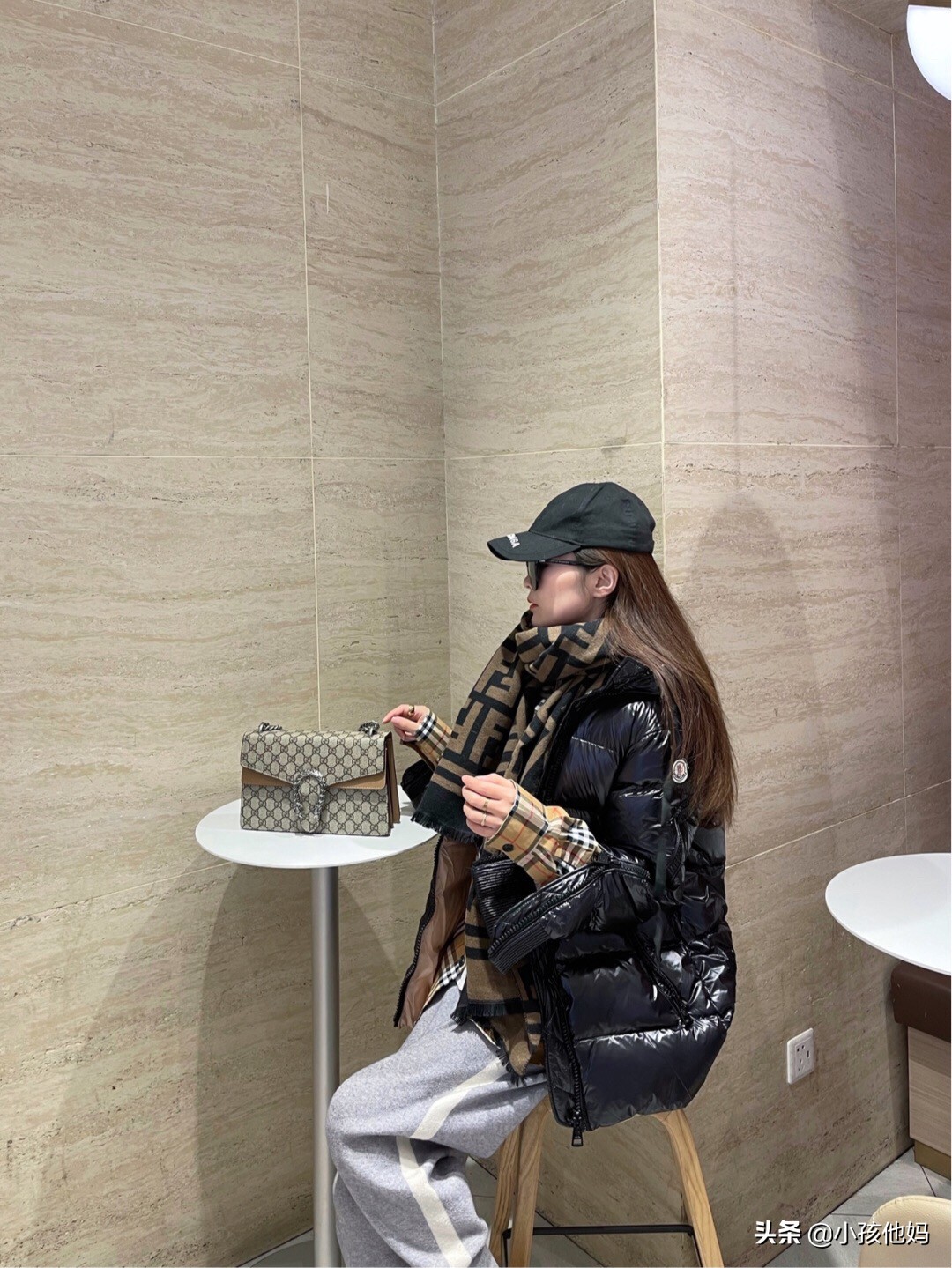 羽皇蒙口拉链款羽绒服➕Burberry衬衫=减龄又时髦