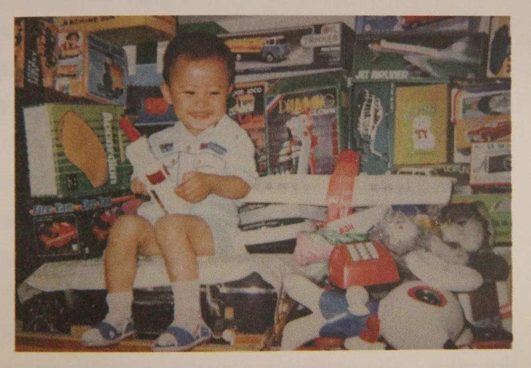 这个逗笑全网的老男人，20年前是你的阴影