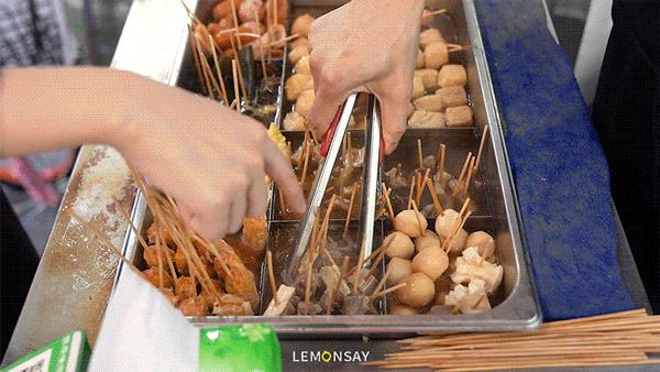 藏在水库的“阿姨街”，人均20块胖成猪