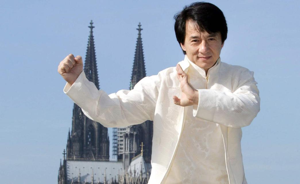 巅峰时期成龙和李小龙谁厉害,成龙谈李小龙功夫大师