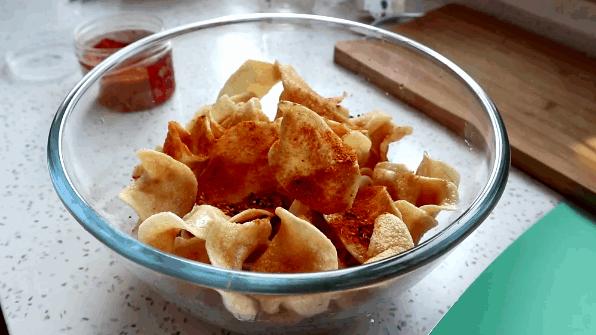 土豆怎么炸薯片简单又香脆,土豆薯片怎么炸才能又酥又脆