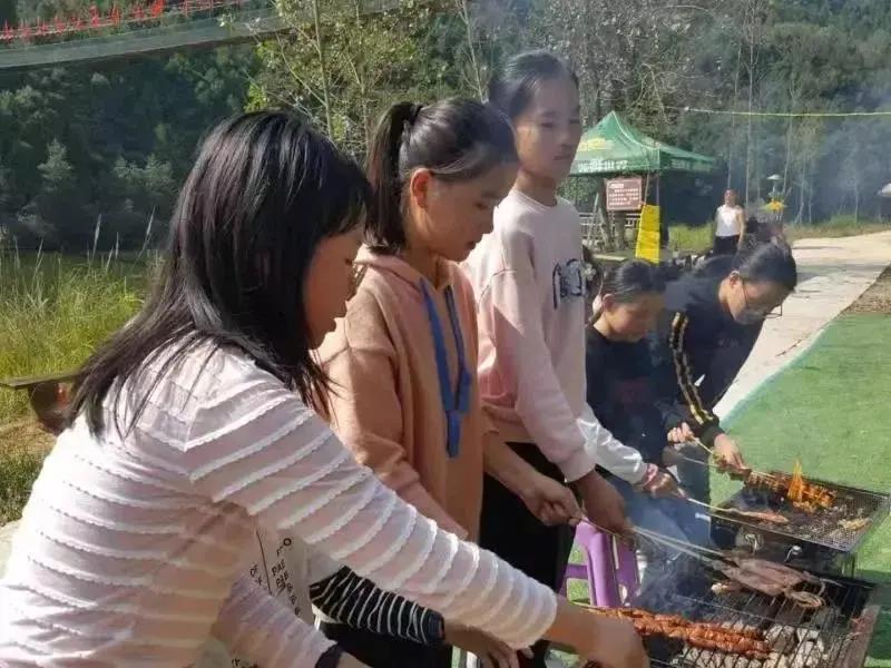 南充哪里有玻璃栈道和玻璃滑道,南充摇摆桥