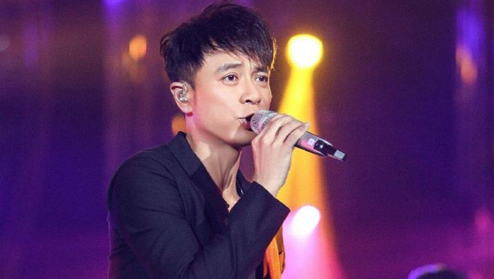 香港吴某凡的*艳猎**情史：天后港姐看不上，被不知名小助理迷乱心智