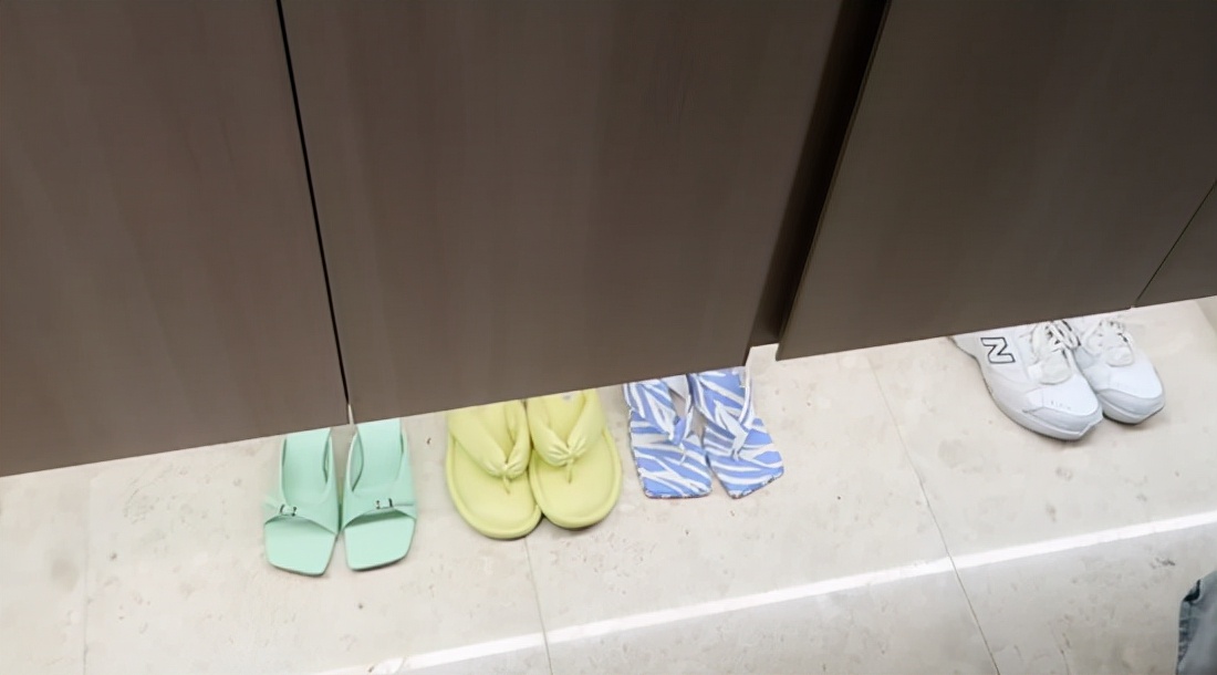 韩国女生独居公寓,韩国美女晒衣服