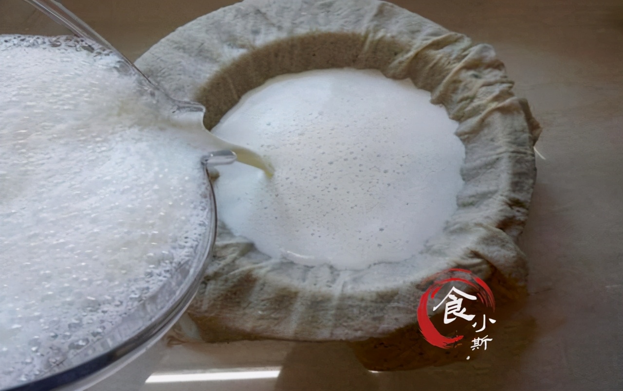 自制的豆腐脑美味可口,自制豆腐脑简单易学零失败