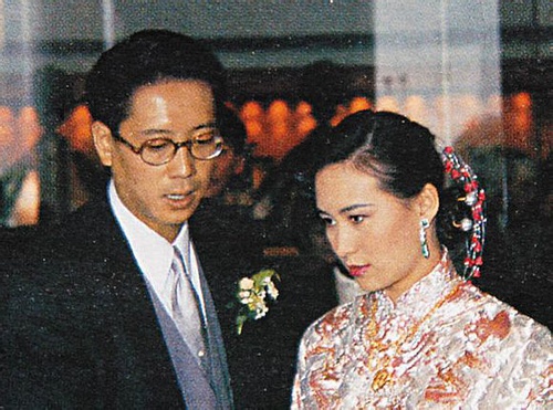 许晋亨何超琼李嘉欣怎么回事,许晋亨对待何超琼和李嘉欣区别