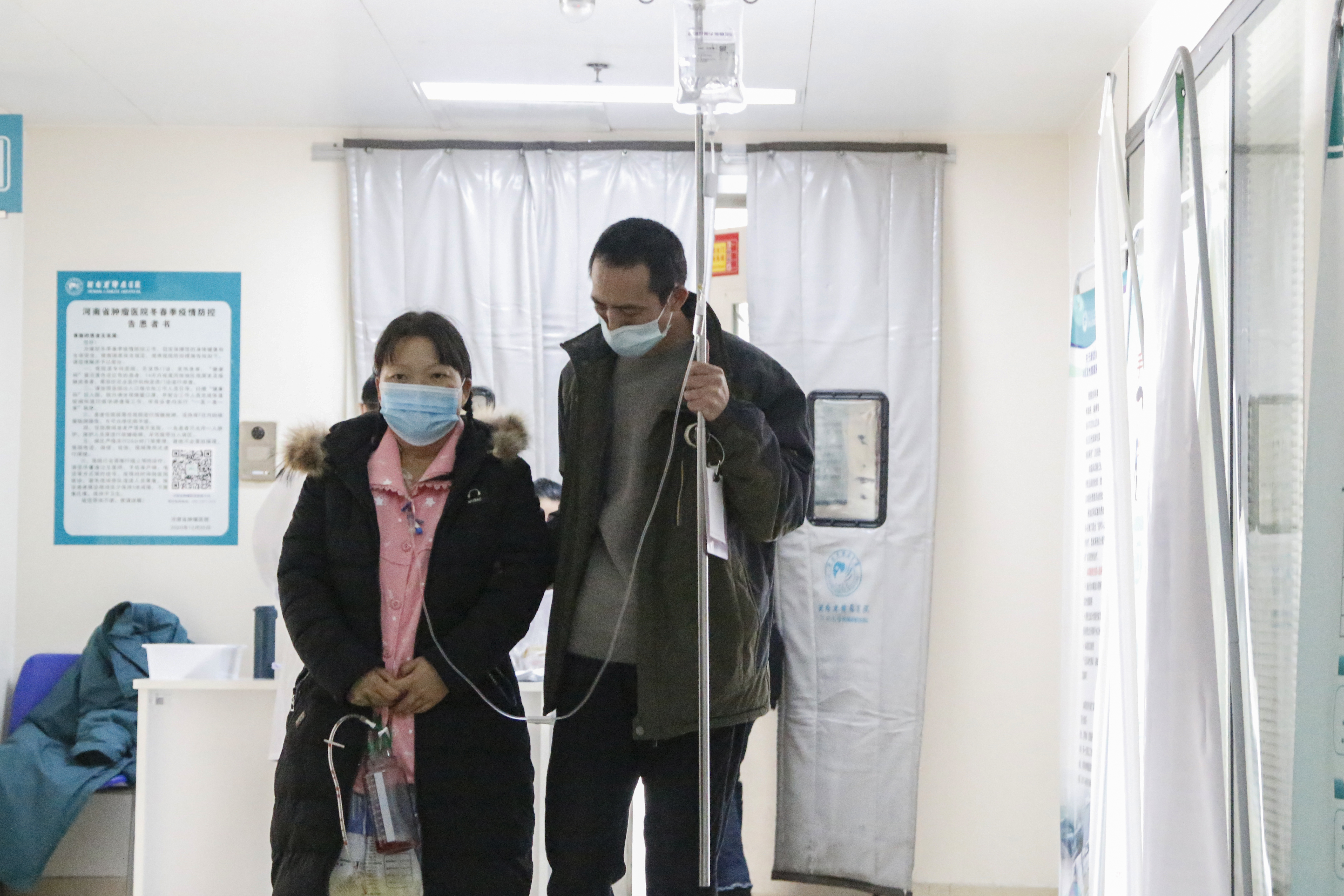 女子患绝症临终不舍孩子,女子面临癌症晚期欲放弃