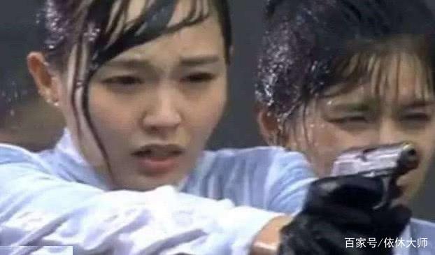 女星哭着淋雨镜头,女明星淋雨视频