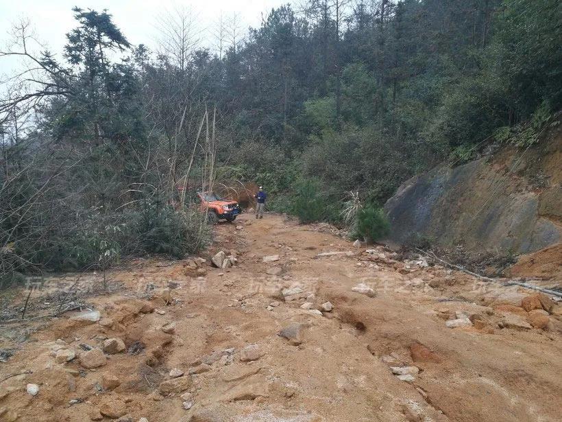 jeep自由侠改装升高,jeep自由侠两驱改装小背包