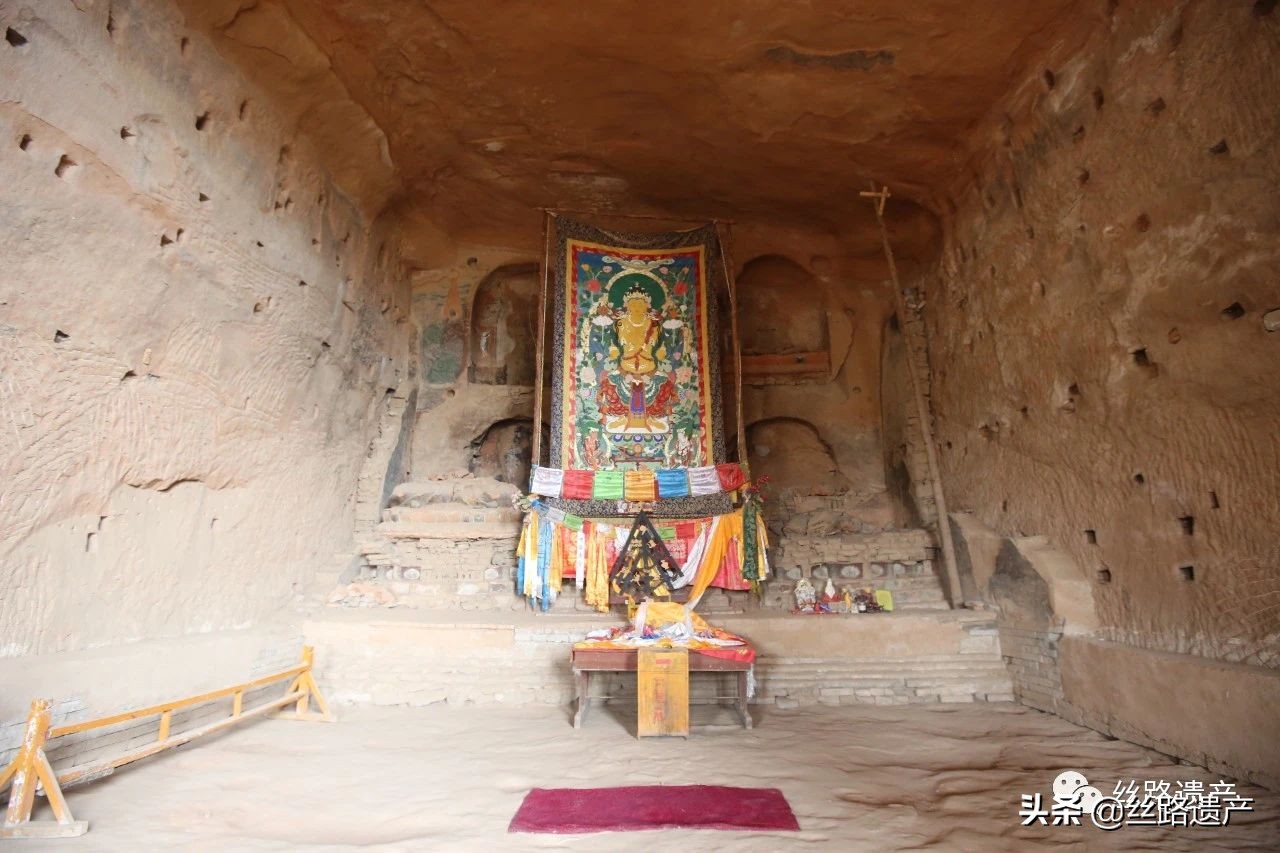 马蹄寺石窟群最大的洞窟,马蹄寺33天石窟内景色