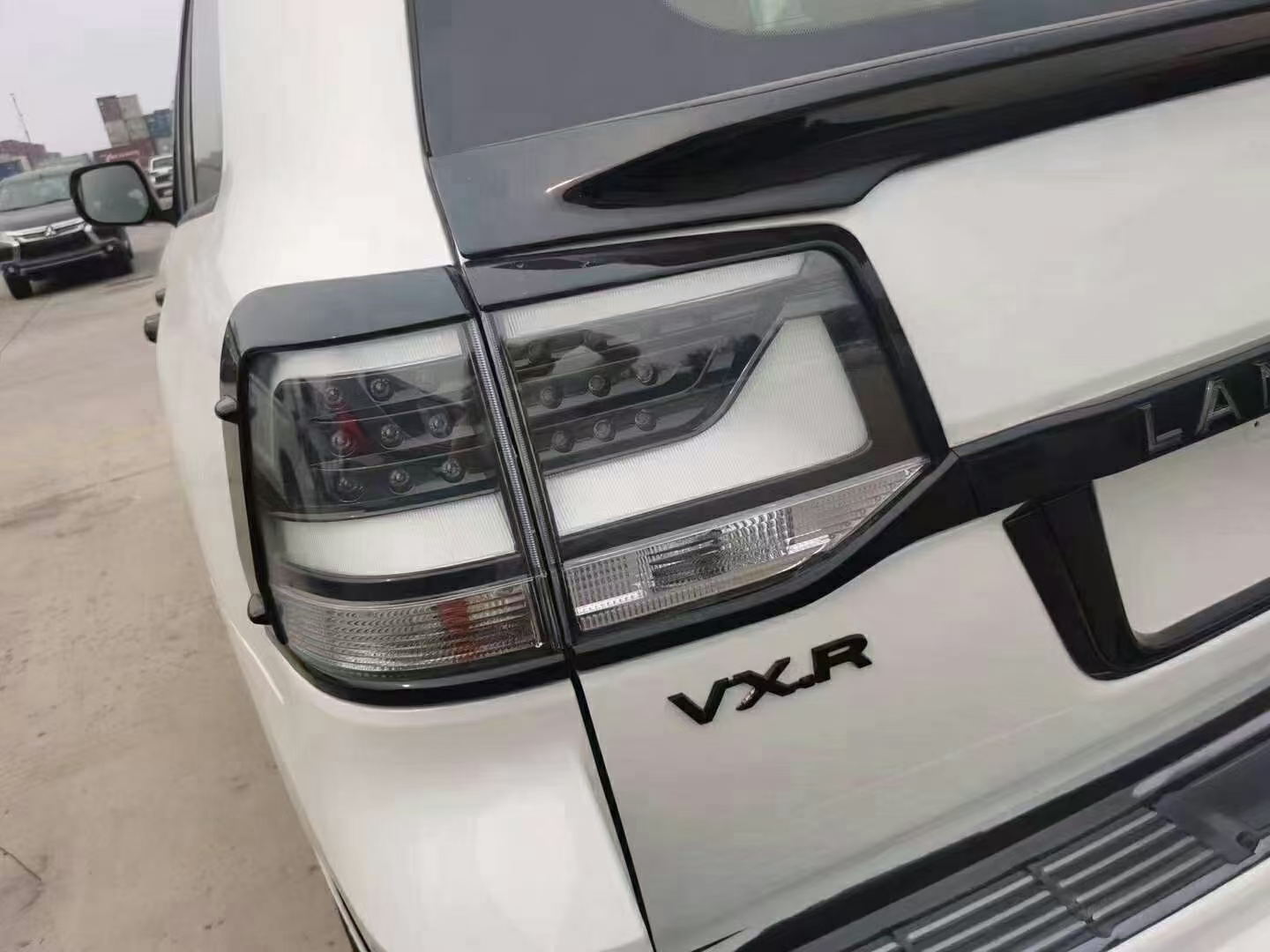 柴油兰德酷路泽实拍！全新灯组+4.5T，越野媲美路虎卫士，真霸气