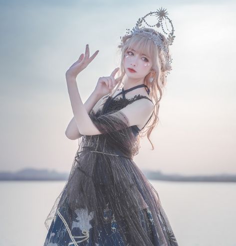 萌新lo娘太不懂事，误把“粉底”洒在腿上，凹出“冰棍腿”看愣了