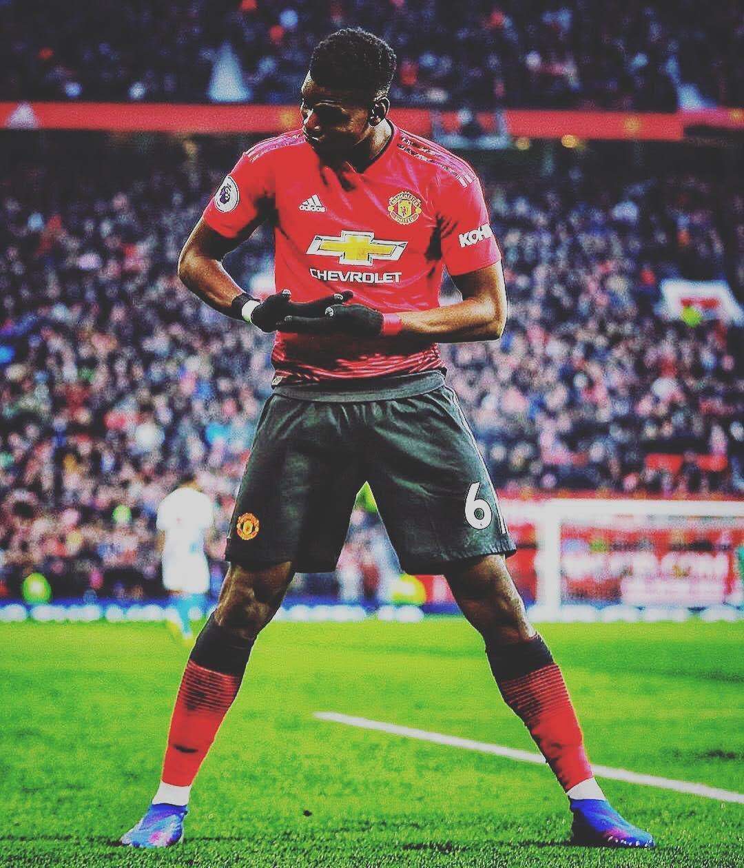 踢嗨了！博格巴进球庆祝一条龙致敬伊布，身后卢卡库的表情亮了