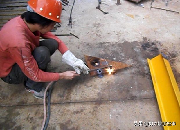 花篮式悬挑架和普通悬挑架造价,花篮式悬挑架拉杆安装方法