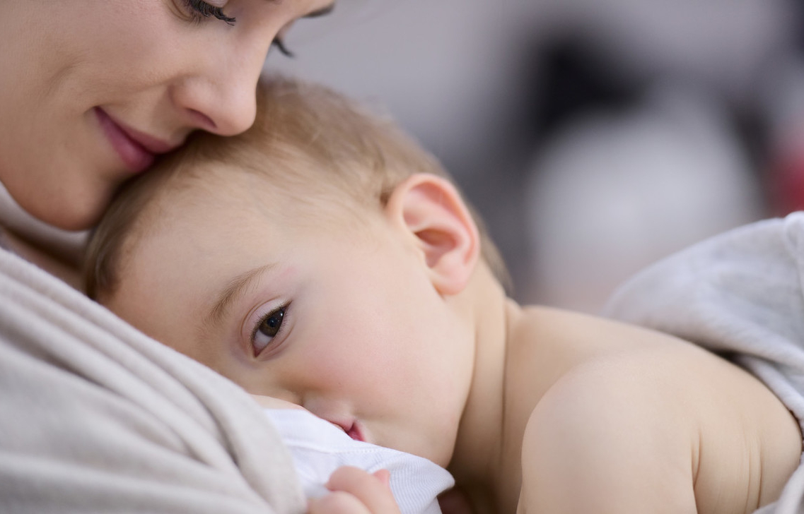 宝宝喝奶很难咽怎么回事,宝宝喝奶消化不好