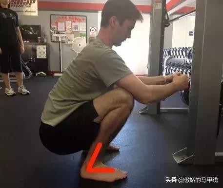 深蹲屁股眨眼如何改善,深蹲屁股眨眼正确吗